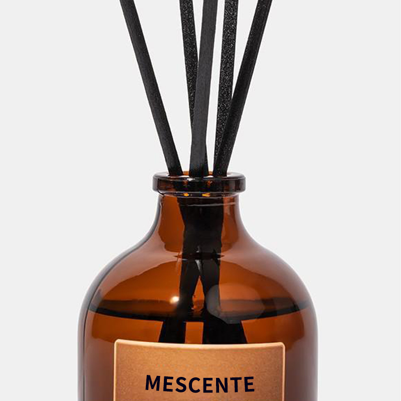 Nagy fekete és arany 100 ml irizáló luxusüveg színes pálcikák Fiber Reed diffuzor légfrissítő oldószer