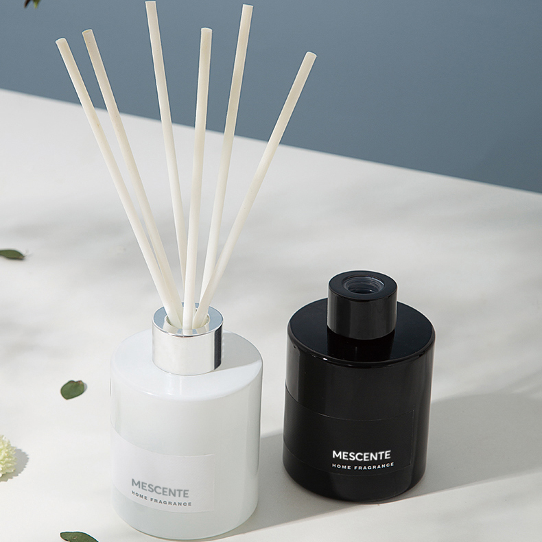 M&Scent nagykereskedelmi luxus magáncímkés dekoratív virágpálcás szálas náddiffúzor dugóval