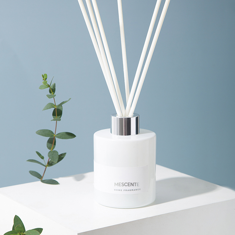 M&Scent nagykereskedelmi luxus magáncímkés dekoratív virágpálcás szálas náddiffúzor dugóval