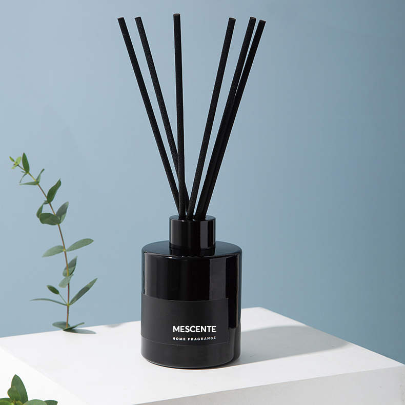 M&Scent nagykereskedelmi luxus magáncímkés dekoratív virágpálcás szálas náddiffúzor dugóval