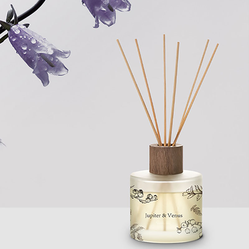 M&Scent nagykereskedelmi luxus egyedi dekoratív borostyán üveg No Fire egyedi átlátszó virág aroma nád diffuzor