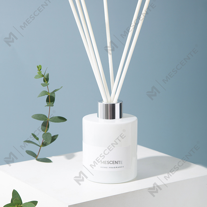 M&Scent nagykereskedelmi luxus magáncímkés dekoratív virágpálcás szálas náddiffúzor dugóval