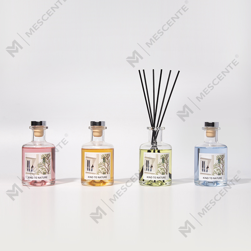 M&Scent Luxury 200 ml testreszabott fehér flakonos fapálcikák náddiffúzor dobozzal
