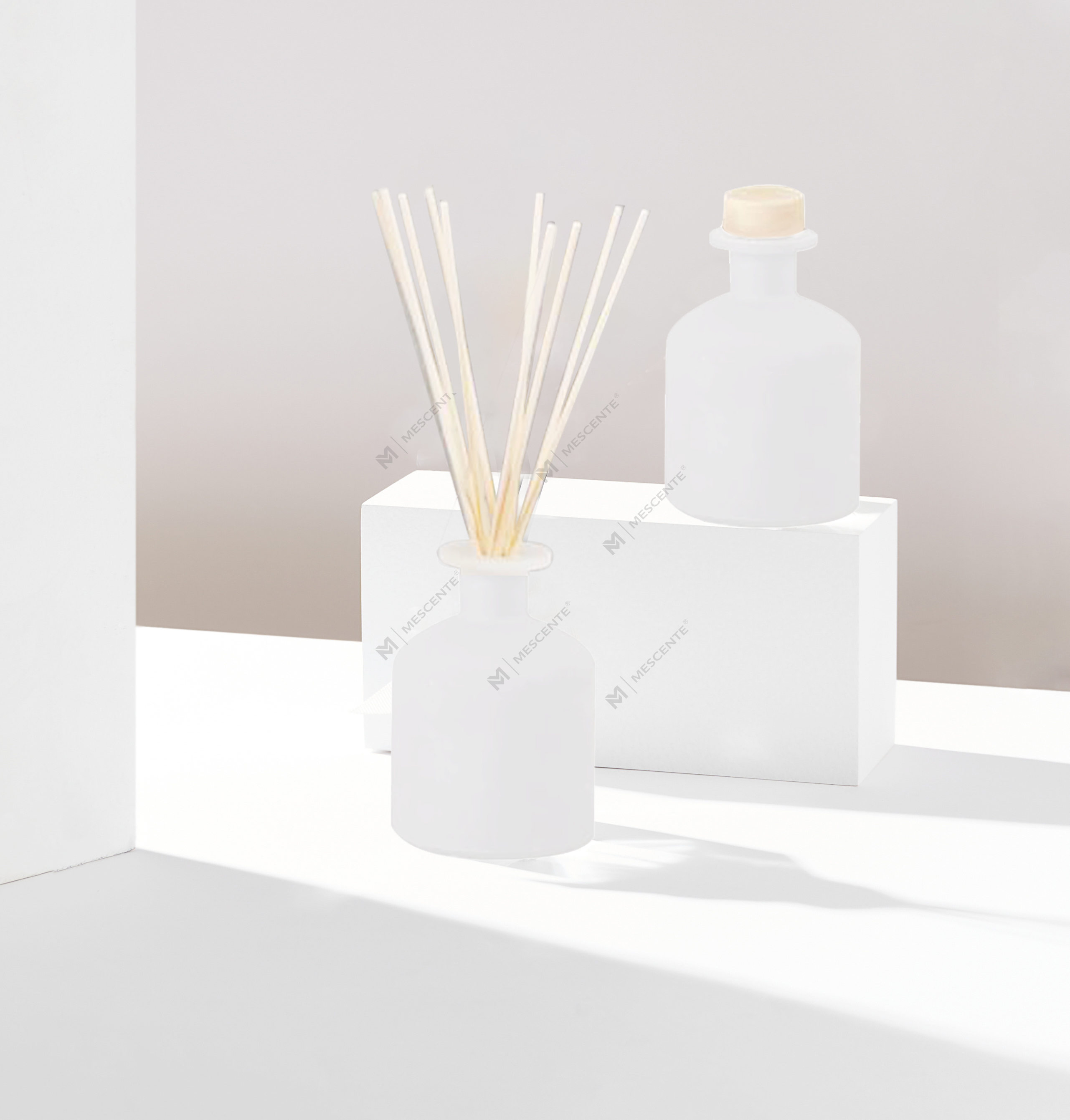 Mescente luxus 180 ml-es egyedi üvegpalack illóolajos náddiffúzor szállodáknak